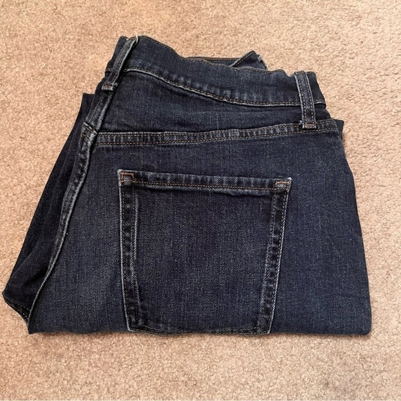 OLD NAVY High-Rise Curvy Straight Secret-Slim Pockets Cropped Mom Jeans PETITE - Picture 4 of 7